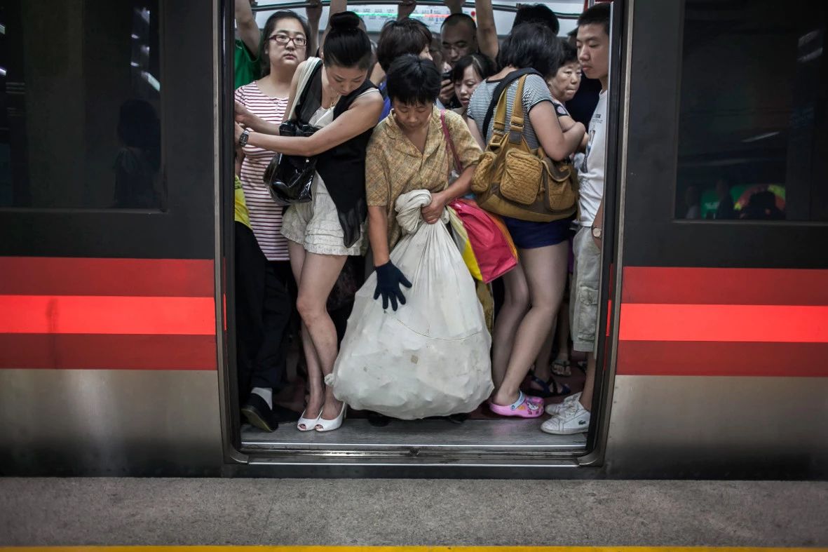 上海地铁拥挤图片