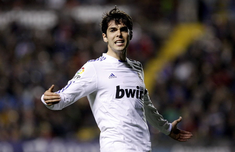 他对于皇马的改变被忽略了,稳定了皇马构建起的葡萄牙框架_卡卡