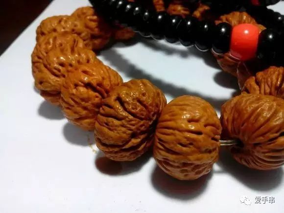 巨漂亮的桃核手串,到底怎么玩出来的?_盘玩