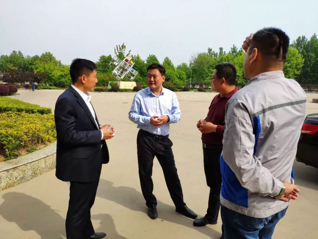 领导梁伟,赵洪新带队到西江村开展发展壮大村级集体经济现场观摩活动