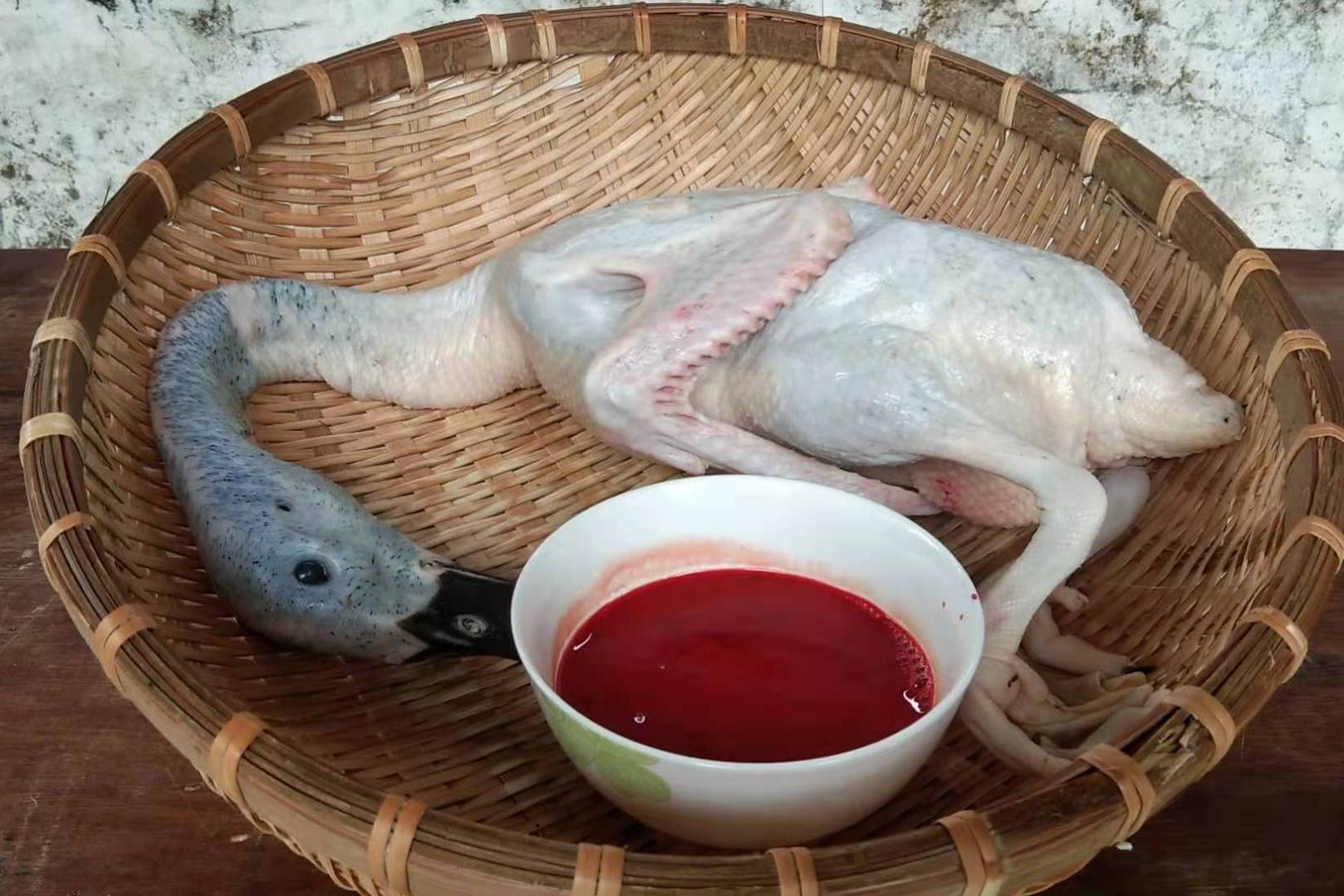 鸭子吃法很多种还是比较喜欢湖南口味的这一吃法别提多给力了