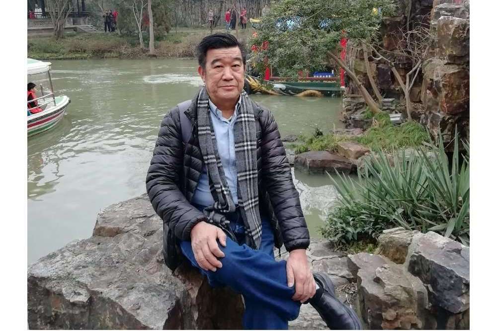 直播书法家刘培孝扇面创作"惠风和畅",很现代很时尚