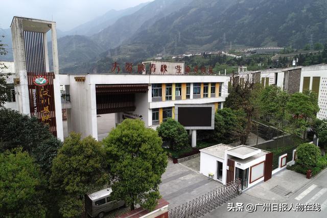 汶川映秀小学校长董雪峰:感谢"地震宝宝" 给我重生的勇气和责任