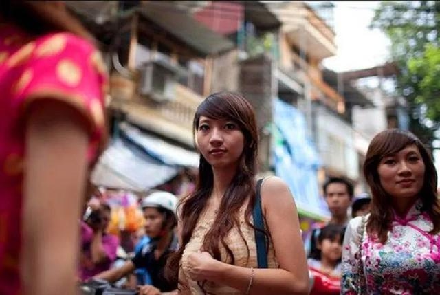 去越南旅游,晚上住宾馆有人敲门千万别开很多中国男游客已经中招