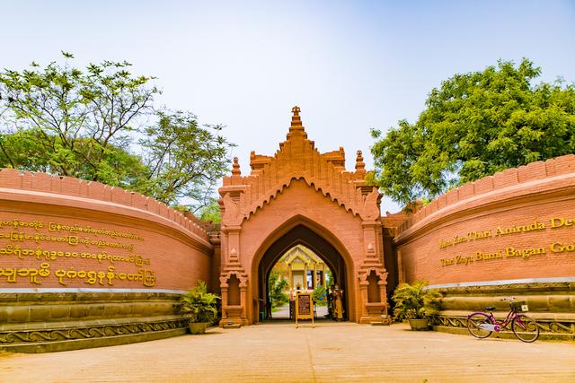蒲甘纯柚木寺庙,缅甸最后封建国王在此驾崩,百年建筑游客都爱来
