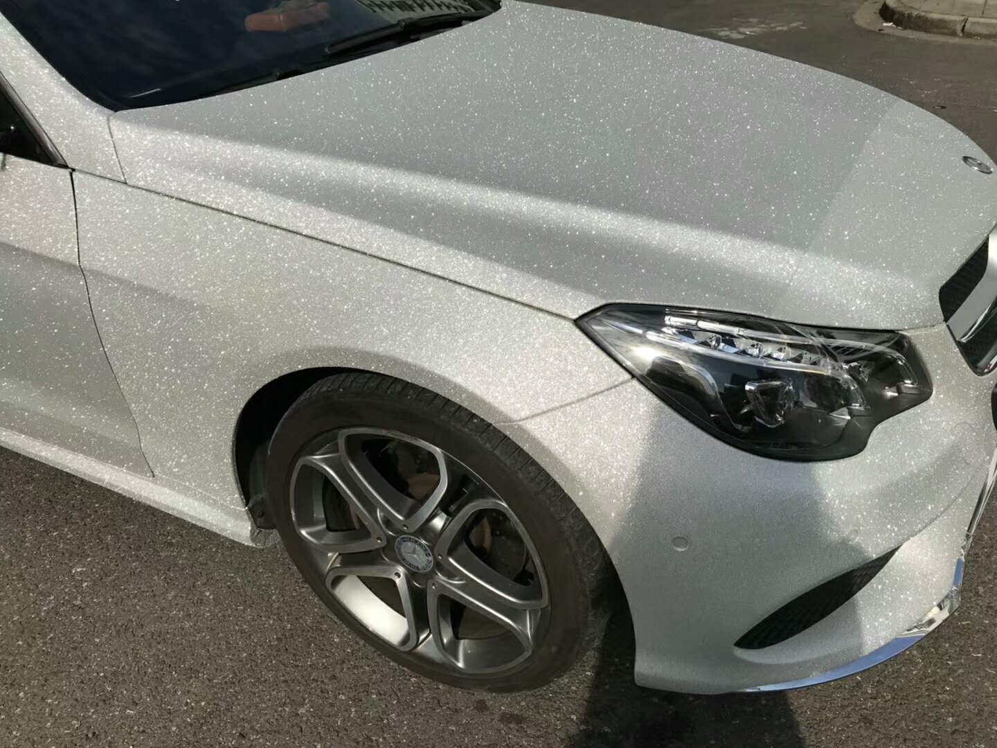 奔驰e260轿跑闪钻银图片已经体现不出她的美了