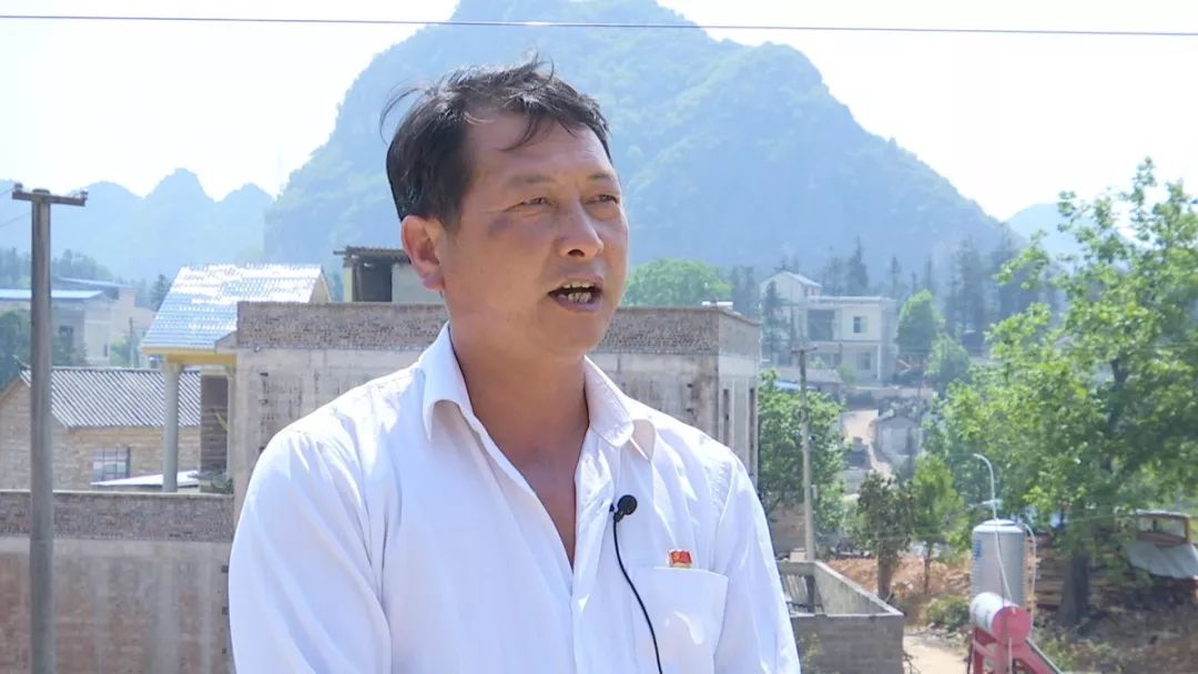 牛棚村党总支书记,村委会主任 杨正海百姓的思想改变了,所有危房已经