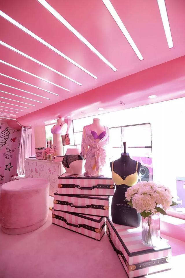 嘘,北京女孩竟靠这双"翅膀"试衣间拥有了开挂的人生?