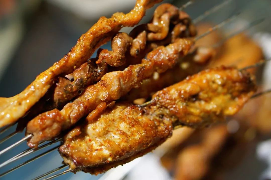 鲁菜界元老掌勺,20年前享誉青岛港的大连路烧烤回来了