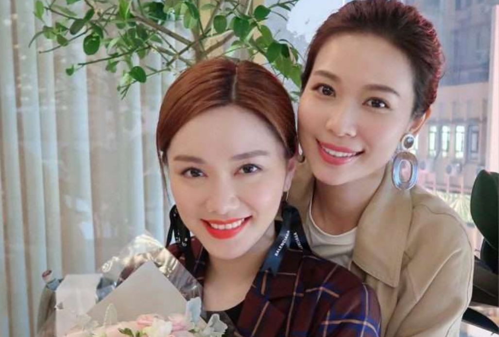 汤洛雯生日同家里人过晒同妹妹合照被赞劲靓有气质