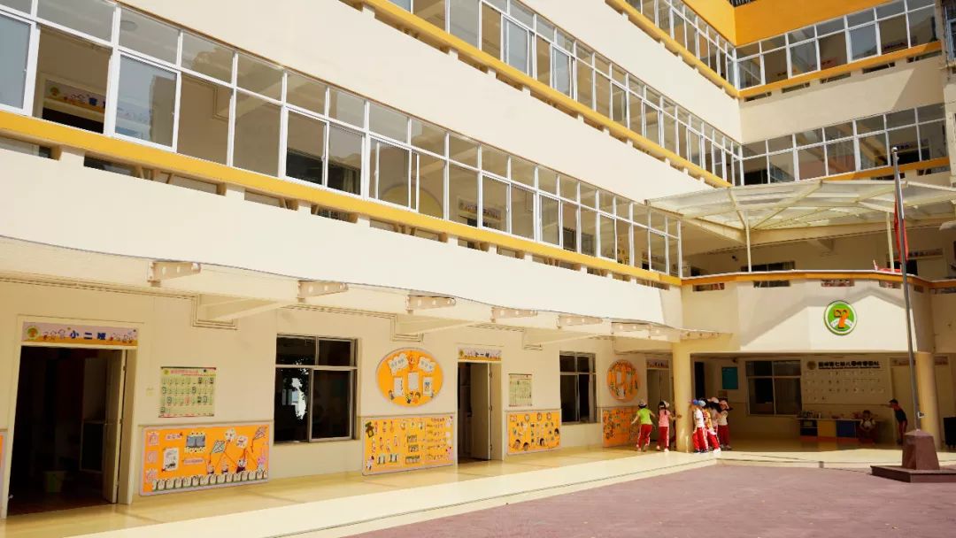 位于大观商业城闹市区,是一所有着74年办园历史的公办幼儿园.