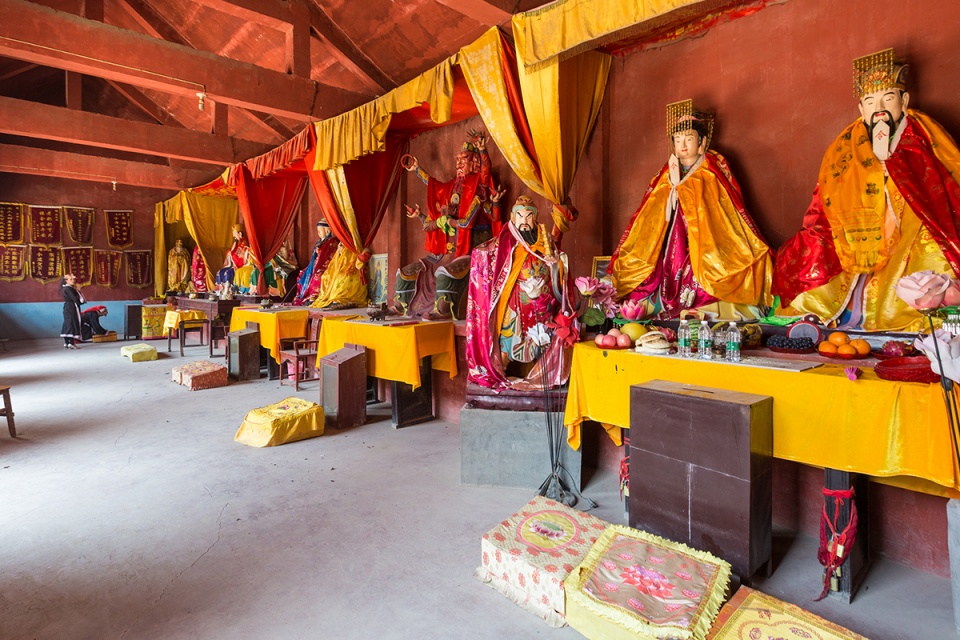 农村地区到处建寺庙有的令人啼笑皆非很多神仙不认识