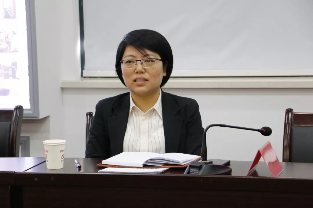 关注市民政局局长何晓霞调研路桥街道社区工作