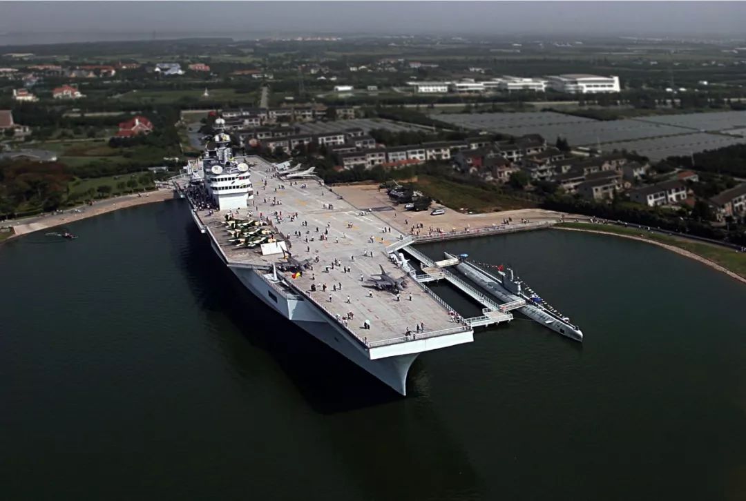 夏令营中国海陆空航空母舰潜水艇全能兵王军事研学6日营