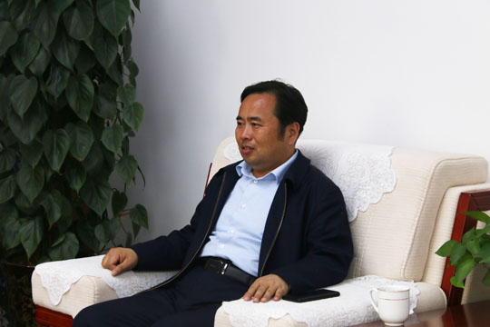 区委副书记,区长安保亮参加座谈会香港健康管理控股有限公司董事侯谨