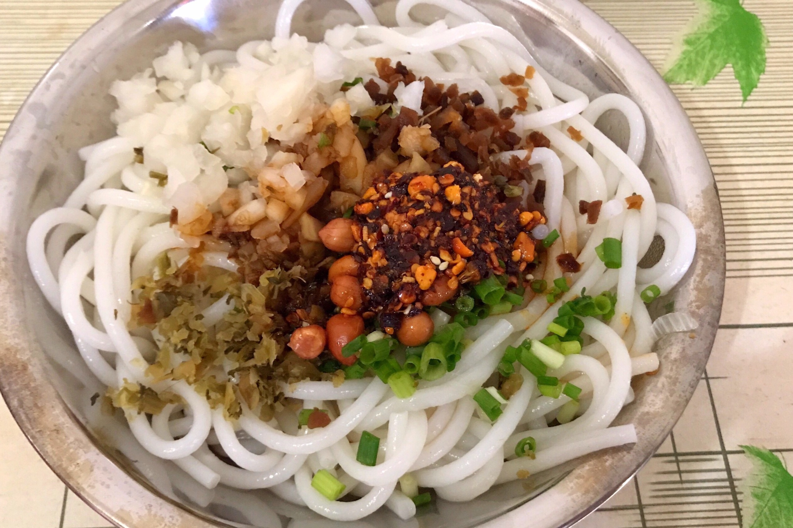 一天卖100多斤 贵阳这家店的素粉很多肉食动物都喜欢吃