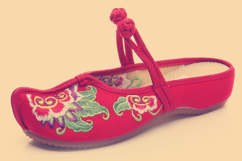 古人的鞋子为何鞋尖往上翘?究竟有什么特殊意义_中国