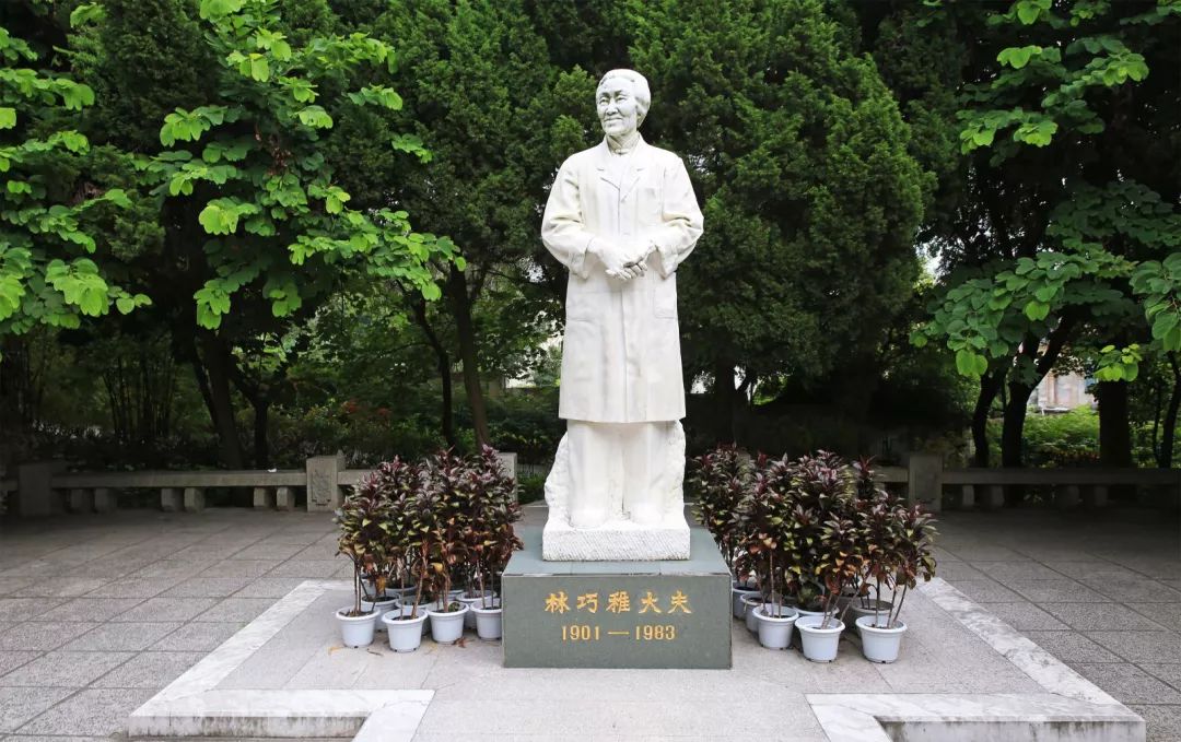 毓园是为纪念林巧稚大夫而建的园林,这是座花园式的小园林,环境很不错