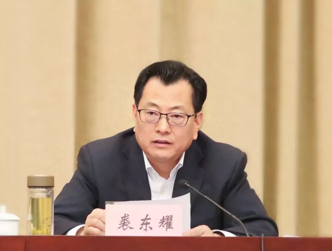 杨戌标,朱宝定,胡军,施惠芳,刘长春,傅祖民等出席会议.