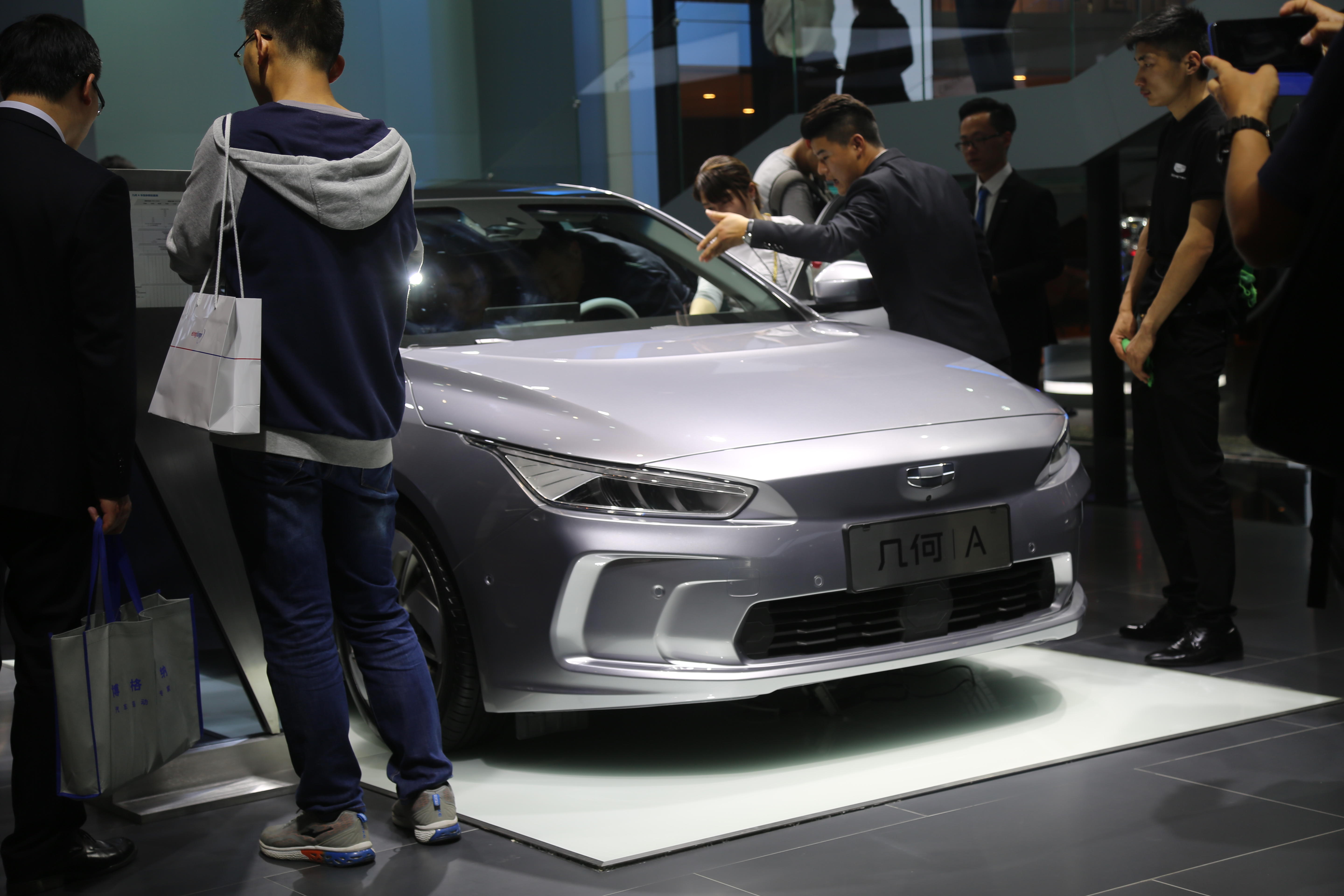 吉利几何汽车几何a15万级别纯电座驾将亮相深港澳车展