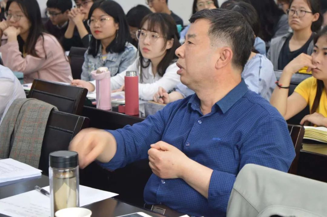 比赛结束后,李三平老师作出了精彩闫.