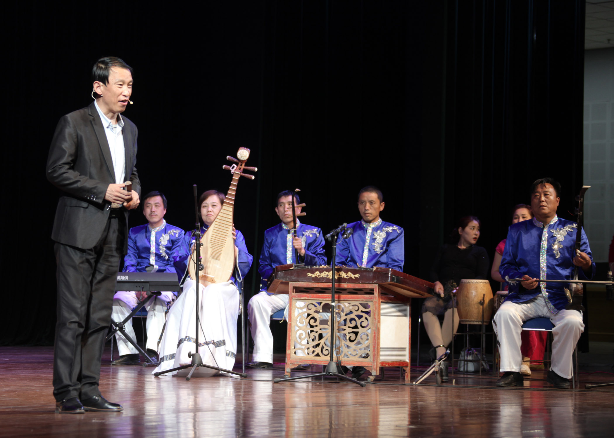 長子鼓書五子登科等小段在潞州劇院表演