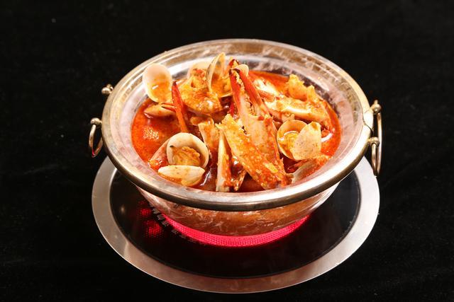 小海鲜迅速在内地走红瓦罐酱焖小海鲜受到食客青睐