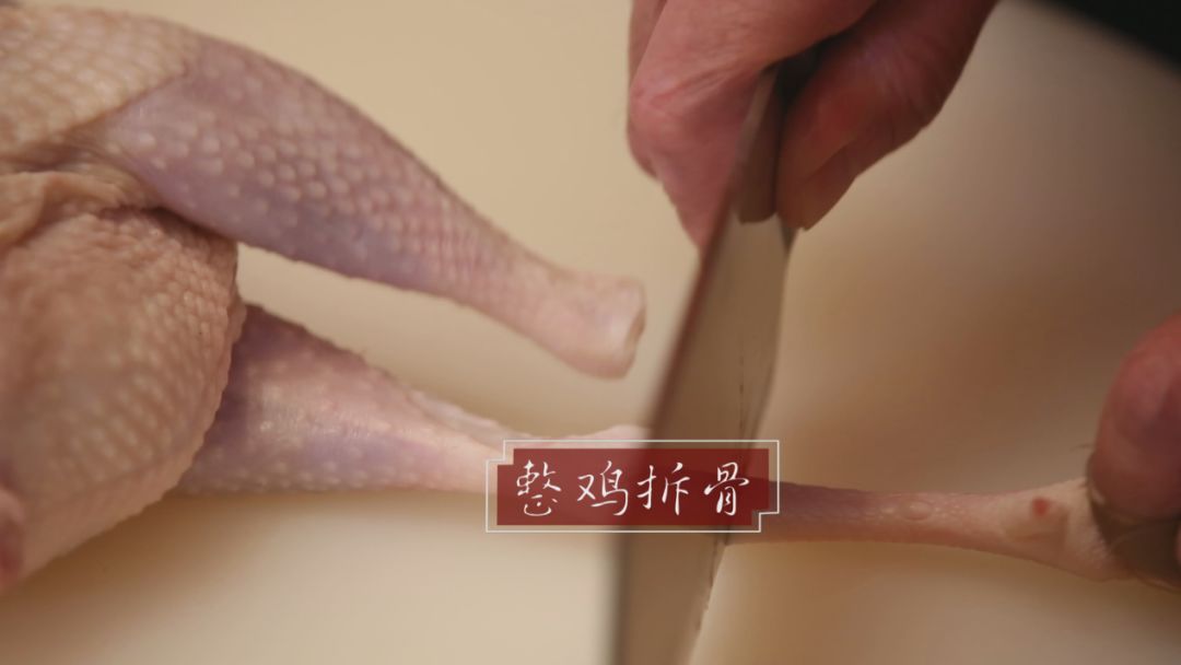 杭州名厨▏一套几乎失传的整鸡拆骨神功他练习了14年18分钟完成皮不破