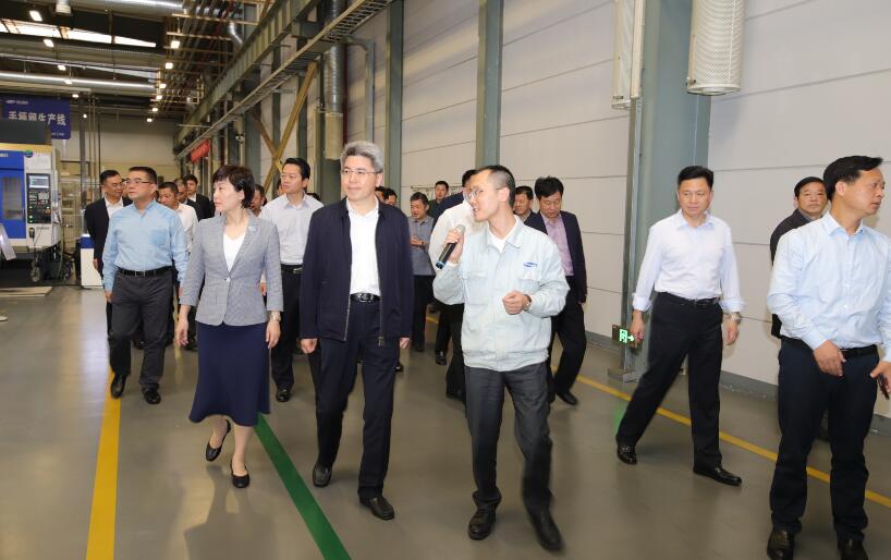 市,区领导曹佳中,徐治国,武进国家高新区领导杨鑫才陪同考察.