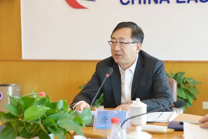 唐兵在讲话中对王军提出了"更高的工作标准,更严的自我要求,更好的