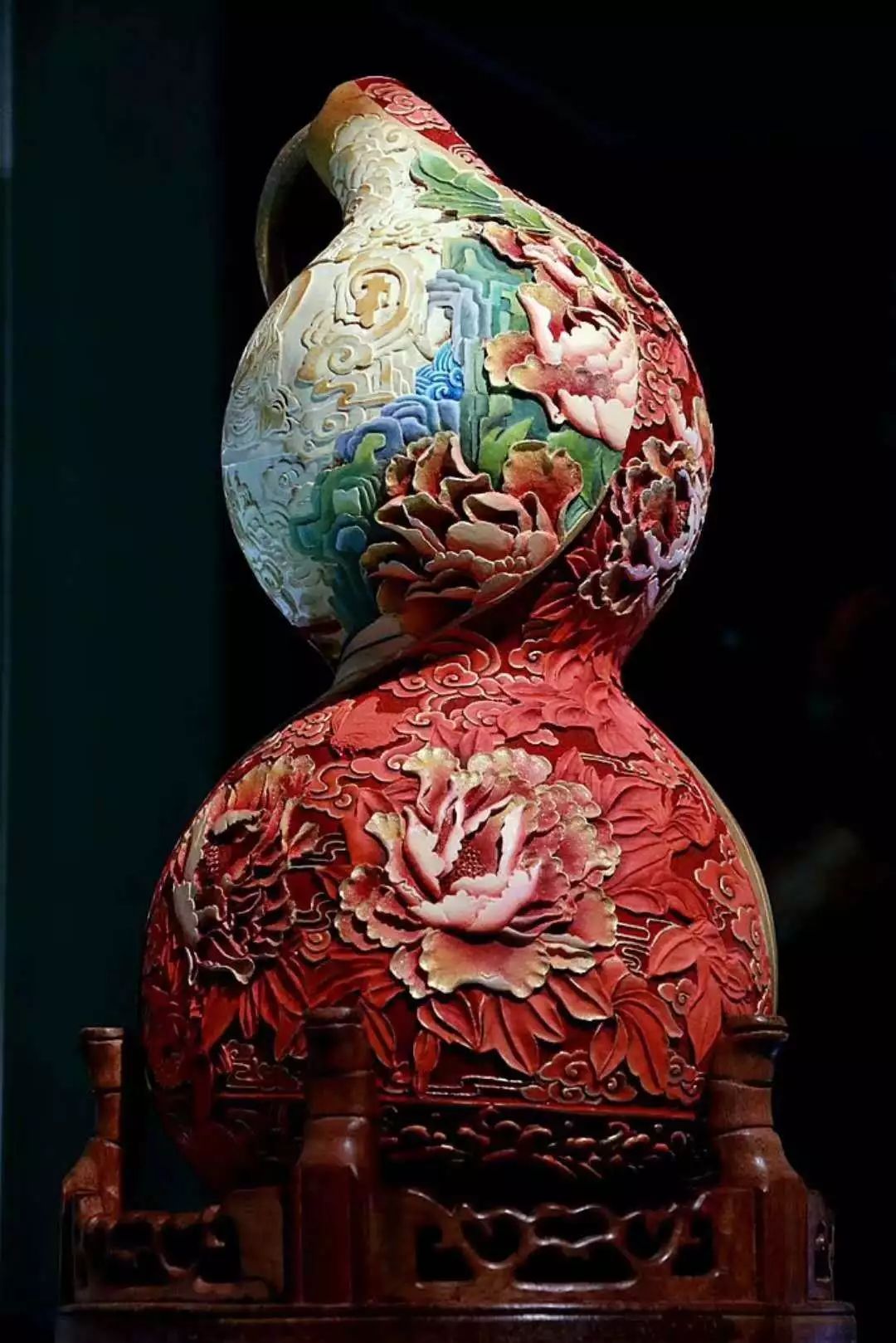 《觅渡》彩雕葫芦31马江红彩雕艺术家《汝心精进》彩雕葫芦32翁祝红