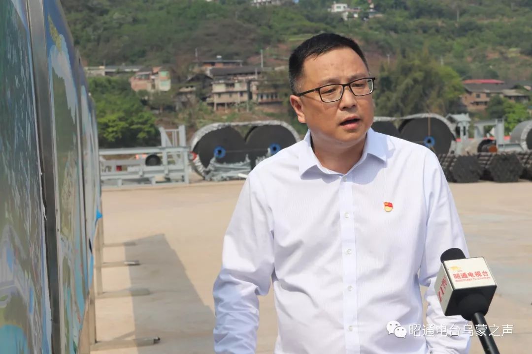 水富市副市长,水富港扩能工程建设指挥部副指挥长向东:我们港口近期