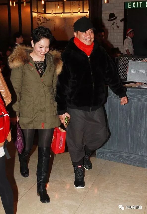 爱情长跑18年阮兆祥带女友庆祝母亲节