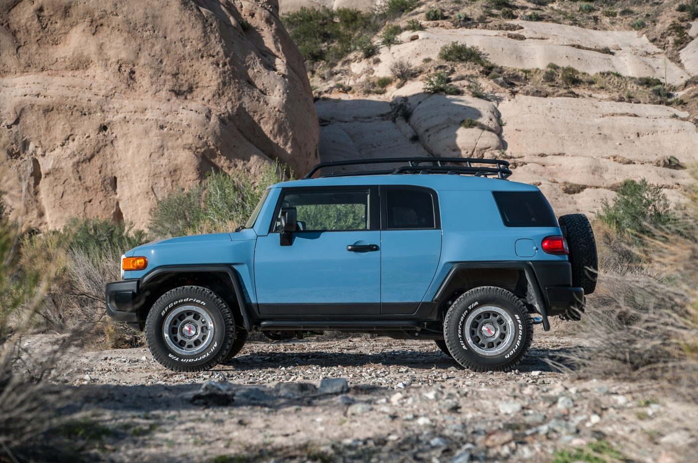 经典越野fj酷路泽历史回顾时尚与古典结合的硬派越野