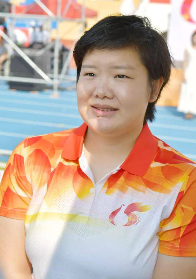 原创奥运冠军程菲近照:当上副院长,皮肤很白发福严重,31岁仍单身