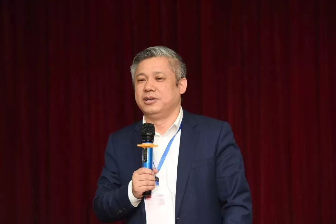 曾少军何云峰成志刚曾少军就行业公益进行了论述,认为行业公益也是一