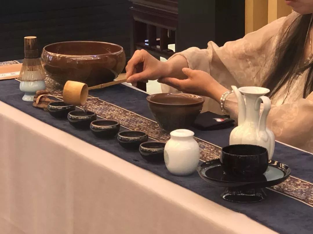 非遗宋代点茶受邀登上扬州玉器厂第一届玉文化节的舞台.