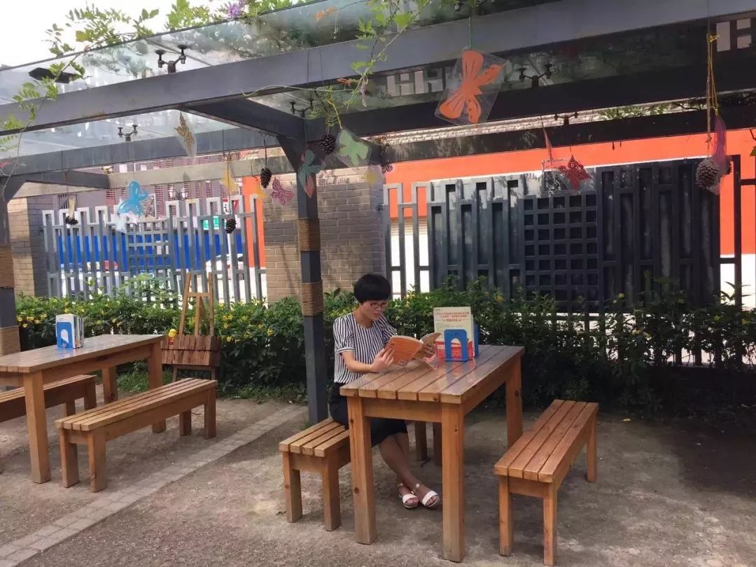 陈碧妹,女,小学一级教师,现任晋江市西园街道版筑中心小学教师,大队