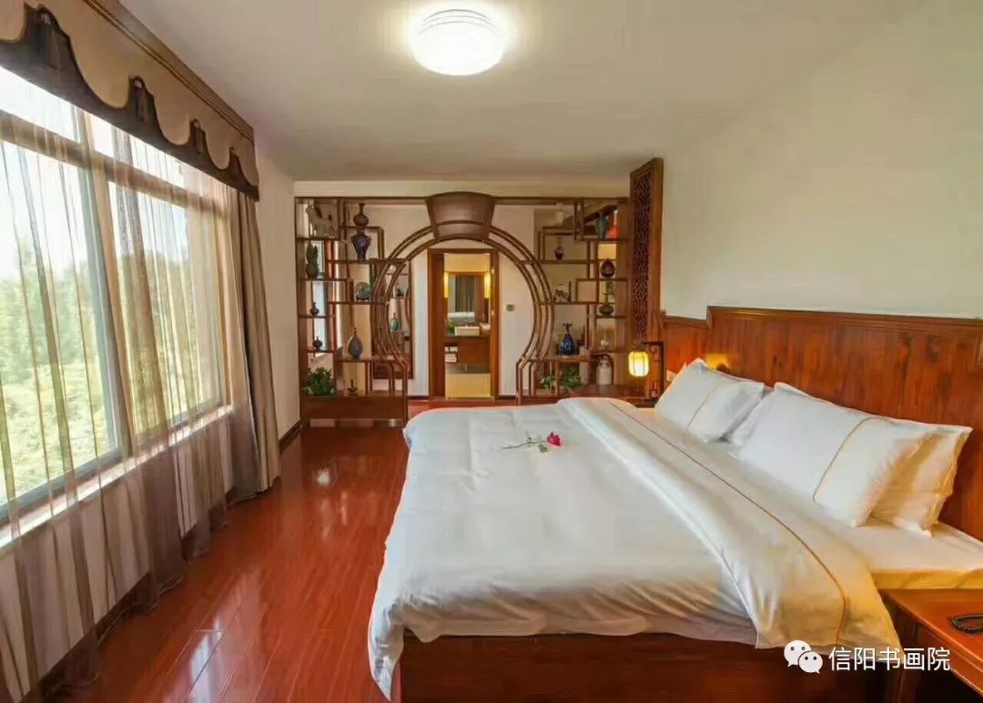 而【信阳书画院文化园】～悟园民宿,则能给大家提供一个 静雅的环境