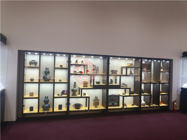 博物馆展示柜定制工厂化与现场制作的不同之处