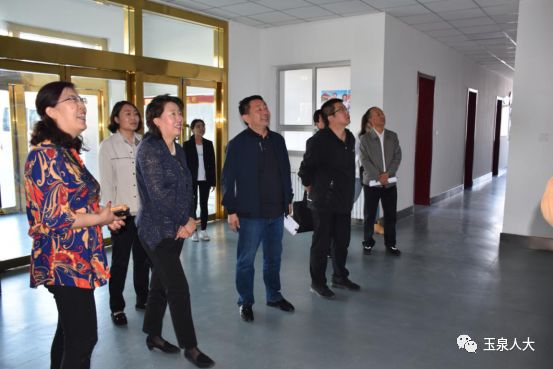 市人大常委会代表资格审查委员会主任委员张红霞一行调研玉泉区民生