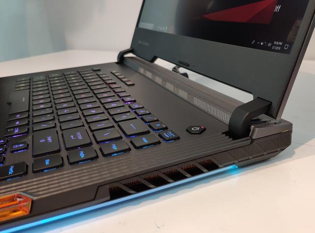 融入bmw超跑理念的游戏本rog枪神3独特设计有点绝