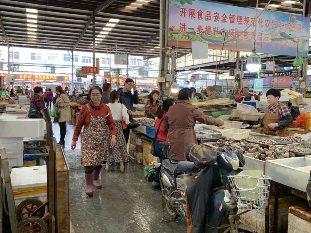烟台海鲜市场实拍!这些海货竟大量上市!
