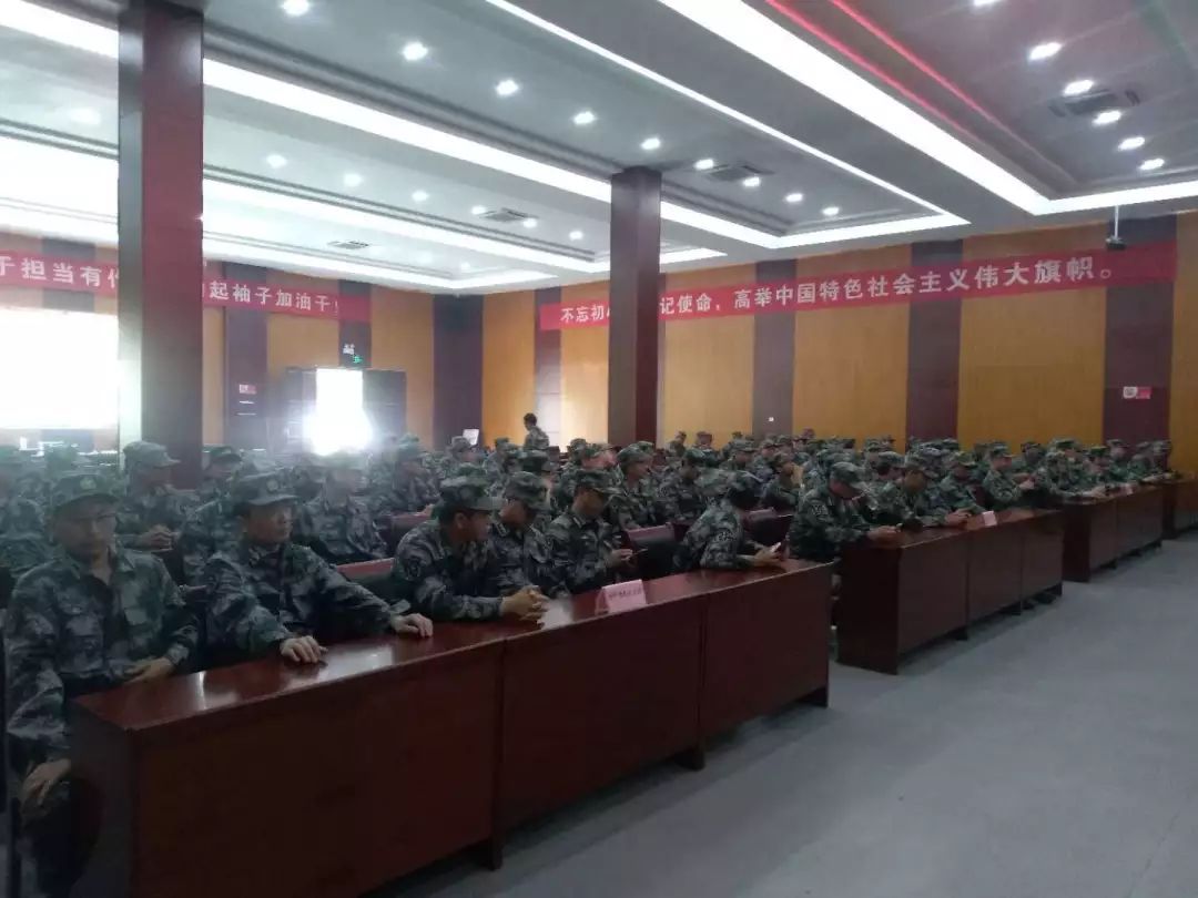 组织点名,抽查;全体民兵进行了宣誓,新入队民兵代表作了发言;会议还