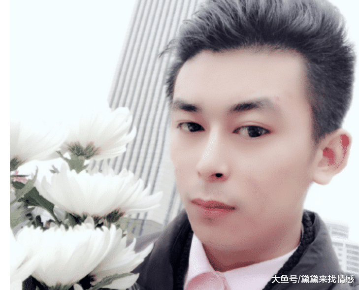 大表哥是虎牙超人气游戏主播,曾经一手露娜操作迷倒无数玩家,后续献祭