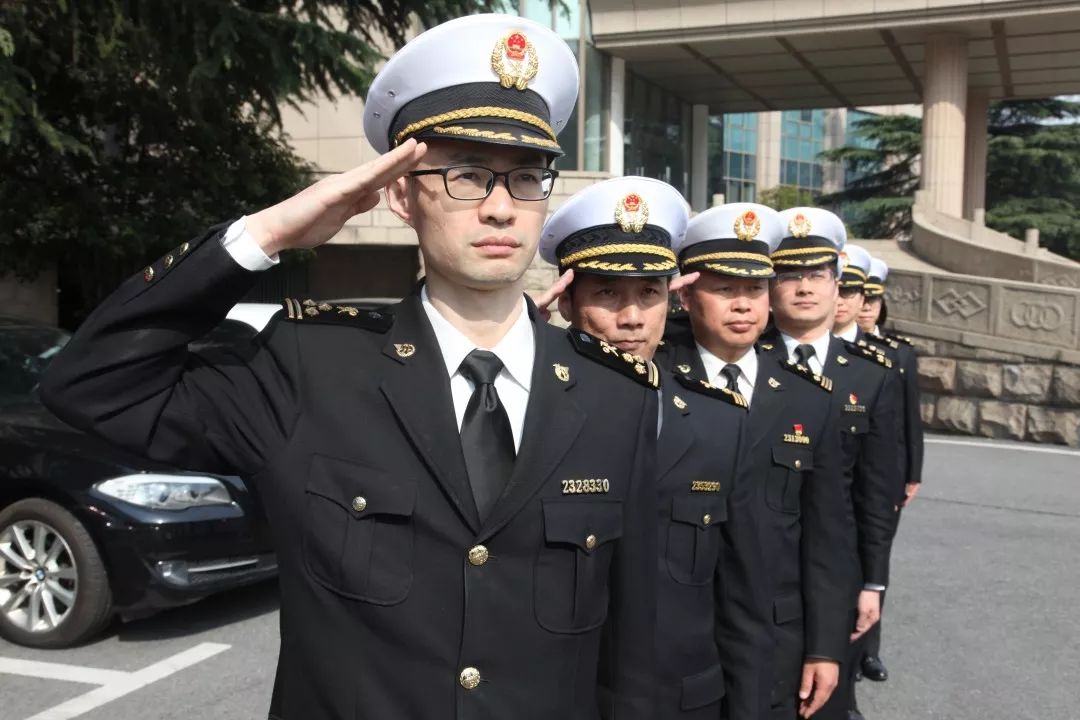 张家港海关多举措推进内务规范强化月活动