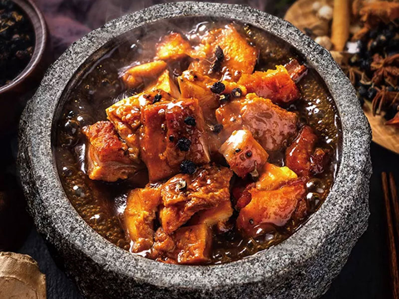 都散发着食材独特的魅力令人着迷不得不说,整个石锅吃鸡才爽吮吸着外