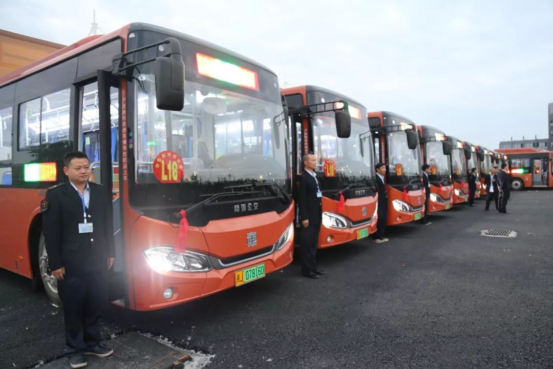 常德公交h13线l18线新车靓丽上线新能源纯电动为城市增绿添彩