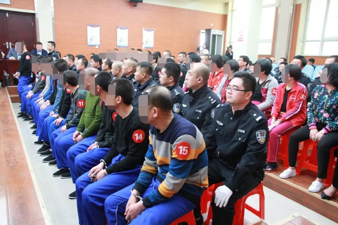 忻州对36人涉恶势力犯罪案件进行公开审理并宣判