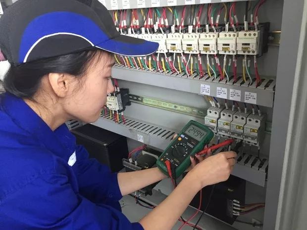 来自地铁女维修工的倔强